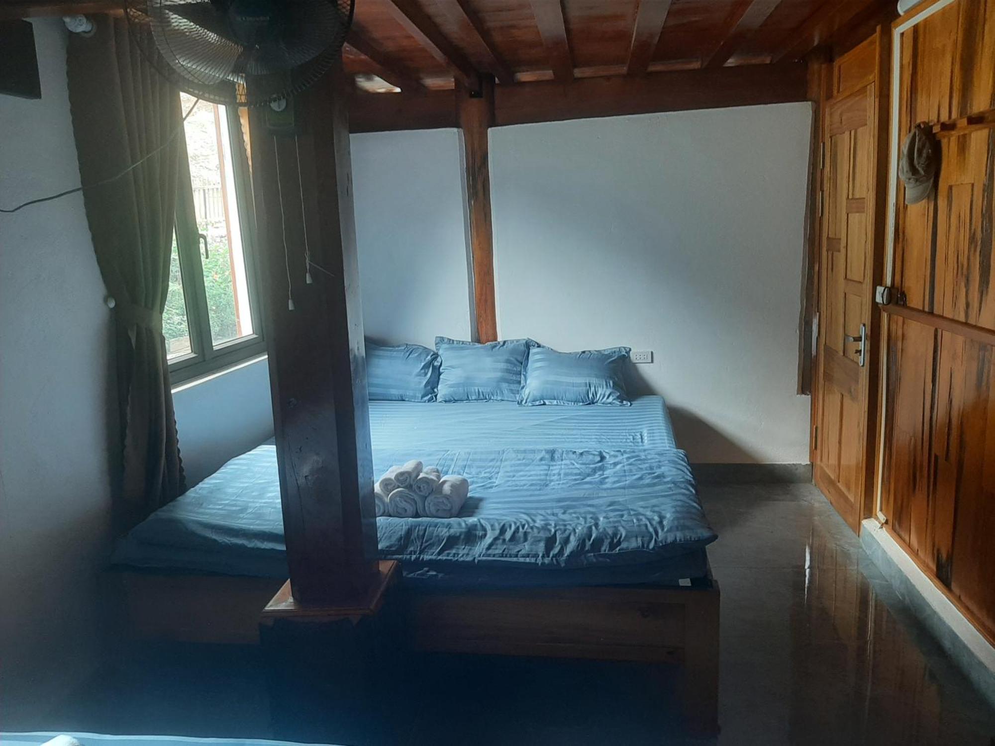 Dong Suoi H'Mong Homestay & Bungalow - Trek & Vegetarian Food Mu Cang Chai Room photo